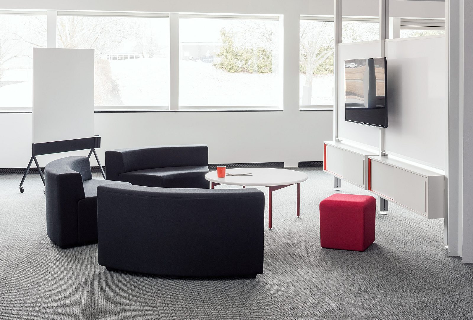 Knoll Interpole 03 environmental